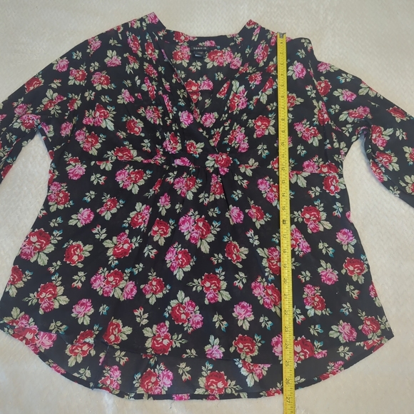 Torrid Blouse Long-Sleeve V-Neck Black Red Floral Women's Plus Size 2X - Picture 5 of 6